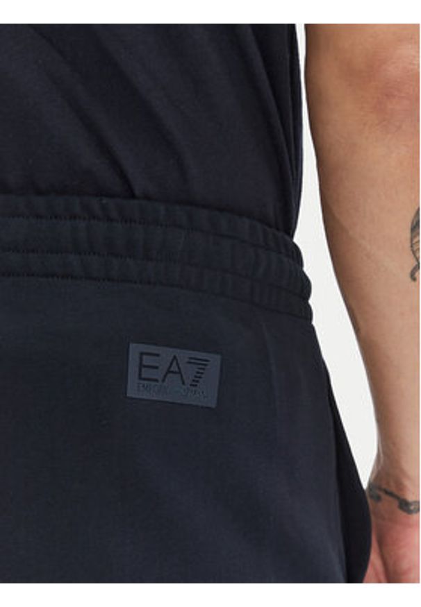 EA7 Emporio Armani Szorty sportowe 7M000153 AF10432 UB102 Granatowy Regular Fit. Kolor: niebieski. Materiał: bawełna. Styl: sportowy