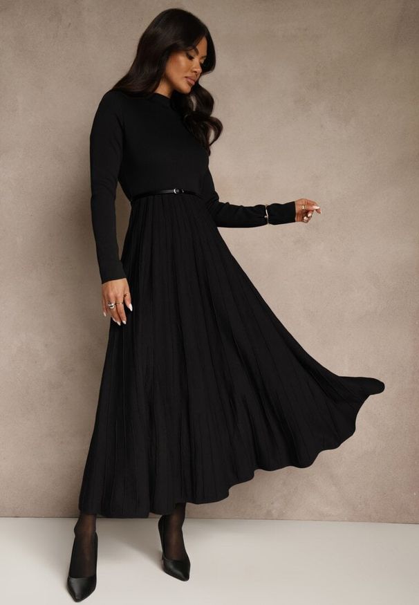 Renee - Czarna Dzianinowa Sukienka Rozkloszowana Longsleeve z Wiskozą i Paskiem Tusnira. Okazja: na co dzień. Kolor: czarny. Materiał: dzianina, wiskoza. Długość rękawa: długi rękaw. Typ sukienki: proste. Styl: casual, elegancki