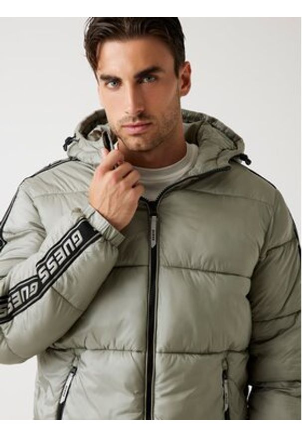 Guess Kurtka zimowa Z5BL17 WO06I Zielony Regular Fit. Kolor: zielony. Materiał: syntetyk. Sezon: zima