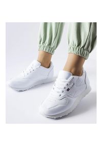 Inna Białe sneakersy klasyczne Poulsen. Nosek buta: okrągły. Kolor: biały. Materiał: guma. Sezon: lato