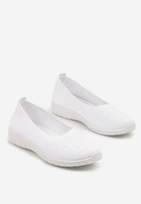 Born2be - Białe Wsuwane Tenisówki z Delikatną Perforacją Firsedi. Okazja: na co dzień. Zapięcie: bez zapięcia. Kolor: biały. Materiał: jeans. Styl: elegancki, casual #4