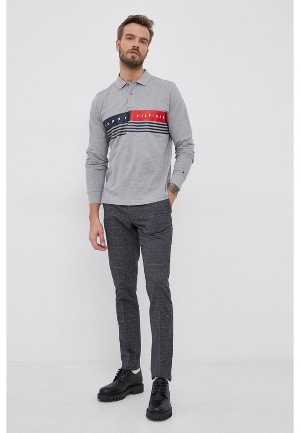 TOMMY HILFIGER - Tommy Hilfiger - Longsleeve bawełniany. Kolor: szary. Materiał: bawełna. Długość rękawa: długi rękaw. Wzór: nadruk