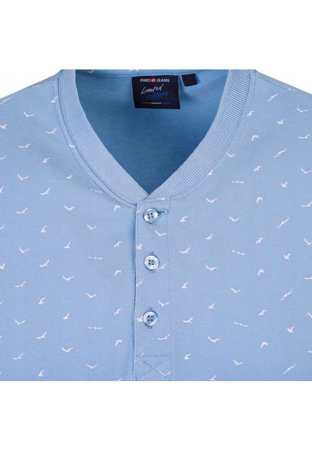 Męski T-Shirt, Dekolt z Guzikami - Pako Jeans - Błękitna, Drobny Wzór. Okazja: na co dzień. Kolor: niebieski. Materiał: bawełna. Styl: casual