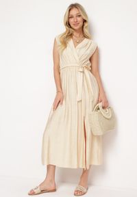 Born2be - Beżowa Rozkloszowana Sukienka z Wiskozą Kopertowym Dekoltem i Materiałowym Paskiem w Talii Jenvia. Okazja: na spacer. Typ kołnierza: dekolt kopertowy. Kolor: beżowy. Materiał: wiskoza, materiał. Sezon: lato. Typ sukienki: kopertowe. Styl: klasyczny #4