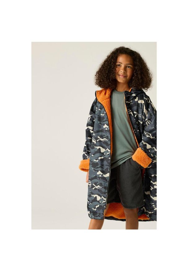 Regatta - Dziecięcy wodoodporny szlafrok do przewijania. Kolor: wielokolorowy, żółty, zielony, brązowy, pomarańczowy. Materiał: tkanina