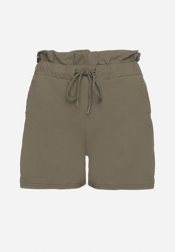 Born2be - Zielone Szorty z Bawełną z Wysokim Stanem Ozdobione Falbanką i Sznurkiem Acreria. Okazja: na spacer, na co dzień. Stan: podwyższony. Kolor: zielony. Materiał: bawełna. Wzór: aplikacja. Sezon: lato. Styl: casual, elegancki