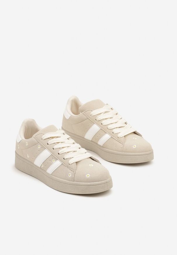 Renee - Beżowe Sneakersy Ozdobione Haftowanymi Kwiatami i Paskami Malirelle. Okazja: na co dzień. Zapięcie: pasek. Kolor: beżowy. Materiał: jeans. Wzór: aplikacja, kwiaty, haft. Obcas: na obcasie. Wysokość obcasa: niski