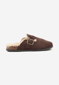 Born2be - Brązowe Kapcie Chodaki na Korkowej Podeszwie z Paskiem i Klamrą Aponella. Okazja: do domu. Zapięcie: klamry. Kolor: brązowy. Materiał: jeans