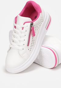 Born2be - Różowe Buty Sportowe Lilyahna. Kolor: różowy. Materiał: jeans, materiał. Szerokość cholewki: normalna. Wzór: aplikacja