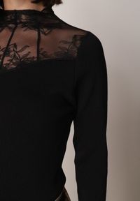 Born2be - Czarny Dopasowany Sweter z Półgolfem z Wiskozą Zdobiony Koronkową Siateczką Genna. Okazja: na co dzień. Kolor: czarny. Materiał: wiskoza, koronka. Wzór: aplikacja. Styl: casual, elegancki #7