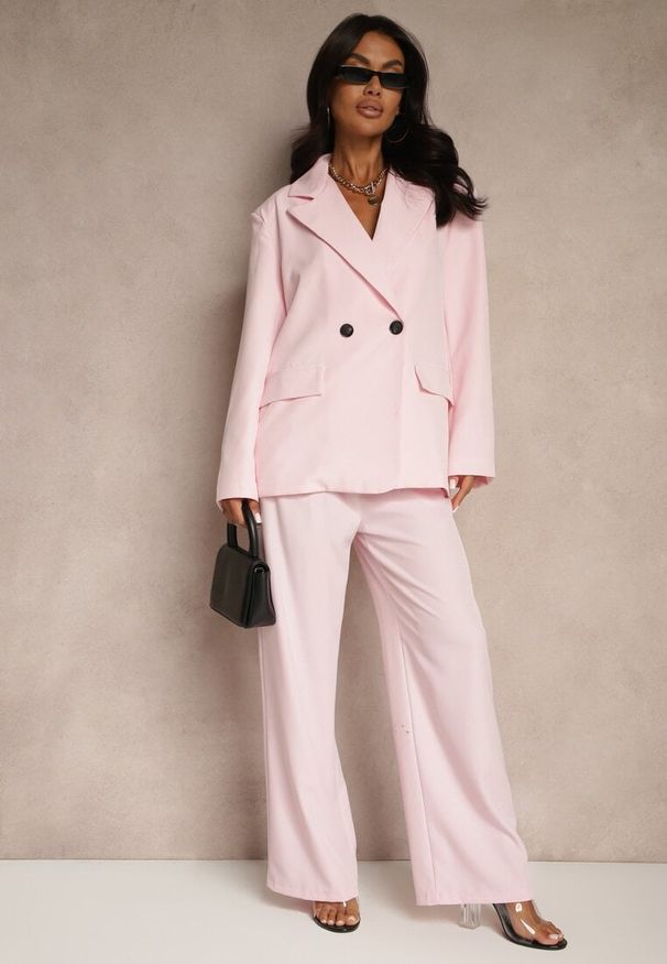 Renee - Różowa Pudełkowa Marynarka Oversize o Dwurzędowym Fasonie Kositia. Okazja: na co dzień, na spotkanie biznesowe. Kolor: różowy. Materiał: jeans. Styl: biznesowy, klasyczny, casual