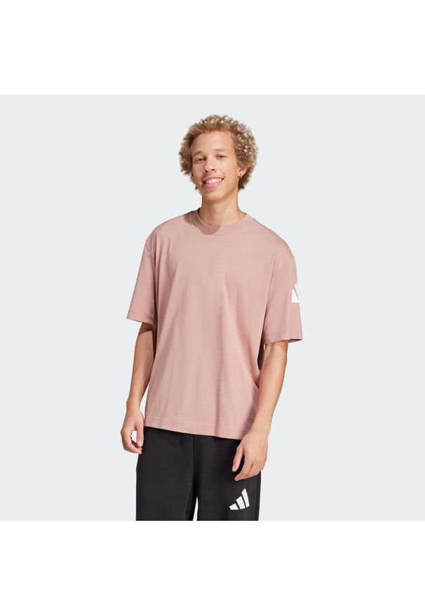 Adidas - Koszulka Essentials Loose Fit 3 Bar Logo. Kolor: biały, wielokolorowy, różowy. Materiał: bawełna