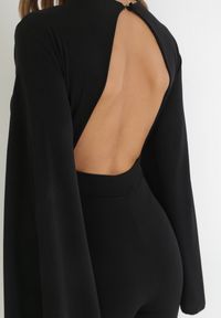 Born2be - Czarny Długi Kombinezon z Szerokimi Rękawami i Odkrytymi Plecami Dasima. Okazja: na imprezę. Kolor: czarny. Długość: długie. Styl: klasyczny, elegancki #2