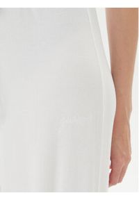 Guess Spodnie materiałowe O5GB00 KCQ72 Biały Regular Fit. Kolor: biały. Materiał: syntetyk