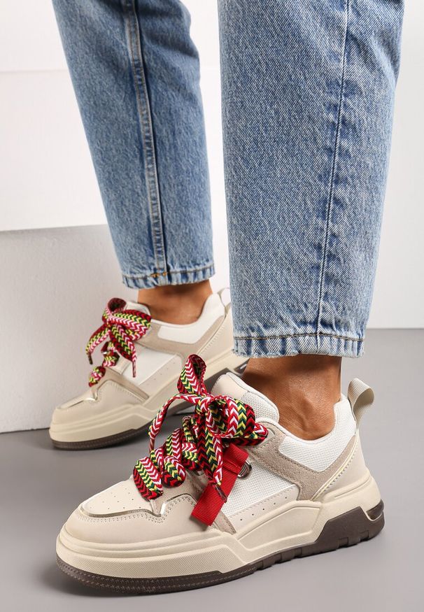 Renee - Ciemnobeżowe Sneakersy na Płaskiej Podeszwie z Grubymi Sznurówkami i Przeszyciami Joliat. Kolor: beżowy. Materiał: jeans. Obcas: na płaskiej podeszwie