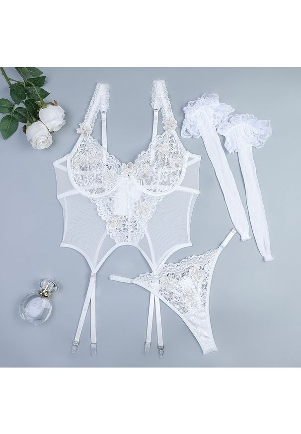 Intica - Komplet bielizny z haftem na specjalne okazje Lavone. Kolor: biały. Materiał: tkanina. Wzór: haft