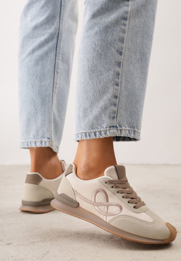 Renee - Beżowe Sneakersy z Geometrycznym Wzorem z Boku Mehida. Okazja: na co dzień. Zapięcie: sznurówki. Kolor: beżowy. Materiał: jeans. Wzór: geometria