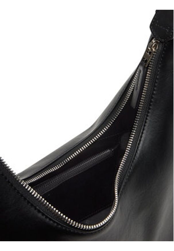 Calvin Klein Torebka Hardware Strap Hobo Shoulder Bag K60K613031 Czarny. Kolor: czarny. Materiał: skórzane