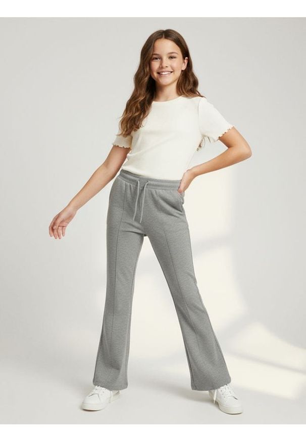 Sinsay - Spodnie flare - szary. Kolor: szary