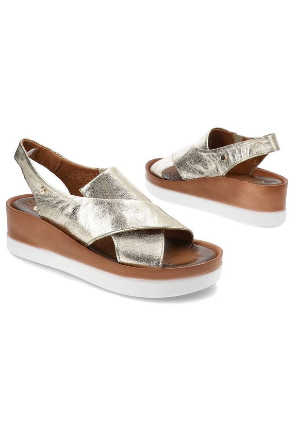 Złote Sandały Armodo Wygodne Wsuwane Obuwie Damskie. Zapięcie: bez zapięcia. Kolor: złoty. Materiał: guma. Sezon: lato. Styl: elegancki