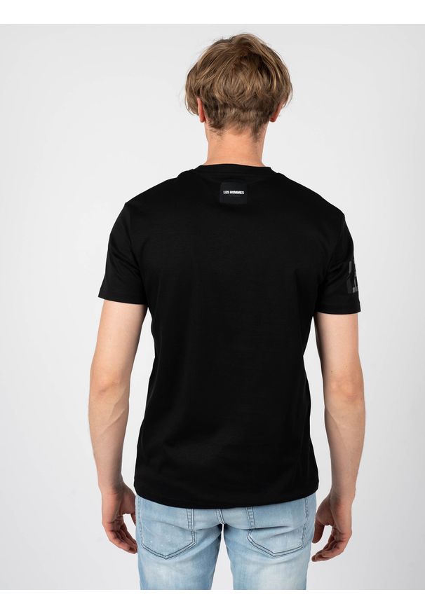Les Hommes T-shirt | LF224300-0700-9000 | Grafic Print | Mężczyzna | Czarny. Okazja: na co dzień. Kolor: czarny. Materiał: bawełna. Wzór: nadruk. Styl: casual