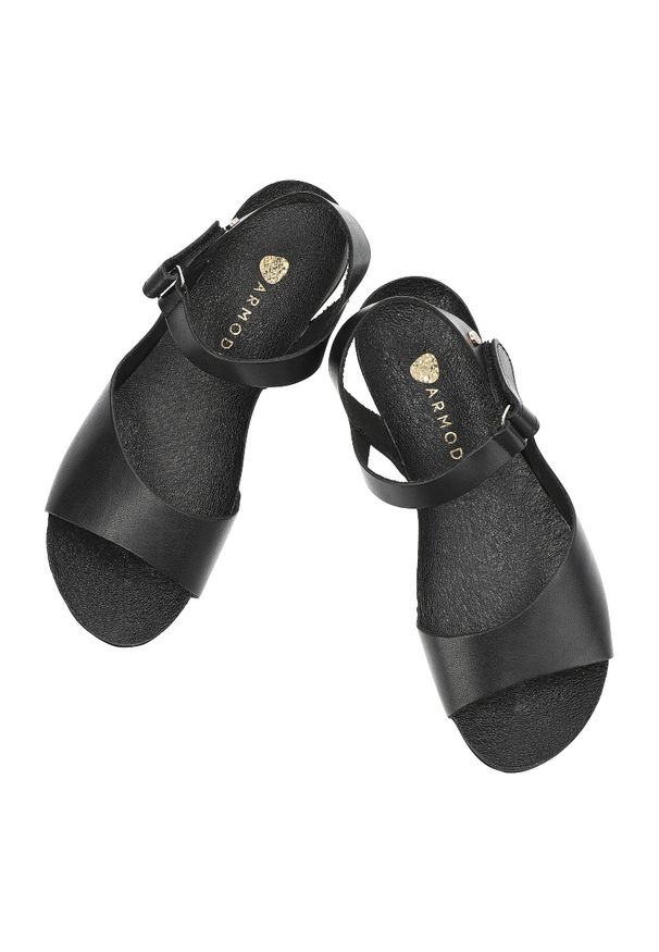 Czarne Sandały Armodo Stylowe Płaskie Obuwie Damskie. Okazja: na spacer. Zapięcie: pasek. Kolor: czarny. Materiał: skóra. Sezon: lato. Obcas: na platformie. Styl: elegancki