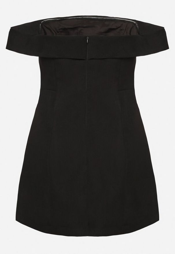 Born2be - Czarna Taliowana Sukienka z Dekoltem Bandeau z Zakładką Zelzemis. Kolor: czarny. Styl: elegancki, klasyczny