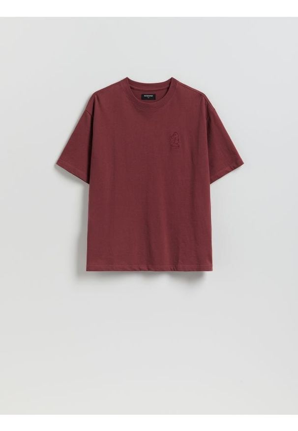 Reserved - T-shirt boxy z nadrukiem na plecach - bordowy. Kolor: czerwony. Materiał: dzianina, bawełna. Wzór: nadruk