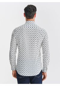 Pako Lorente - Biała koszula w niebieski wzór geometryczny. Kolor: wielokolorowy, niebieski, biały. Materiał: bawełna, elastan. Długość rękawa: długi rękaw. Długość: długie. Wzór: geometria #9