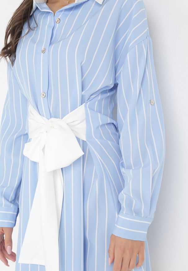 Born2be - Jasnoniebieska Wiskozowa Sukienka Mini o Fasonie Koszuli Zapinana na Guziki Romola. Kolor: niebieski. Materiał: wiskoza. Długość rękawa: długi rękaw. Typ sukienki: koszulowe. Długość: mini