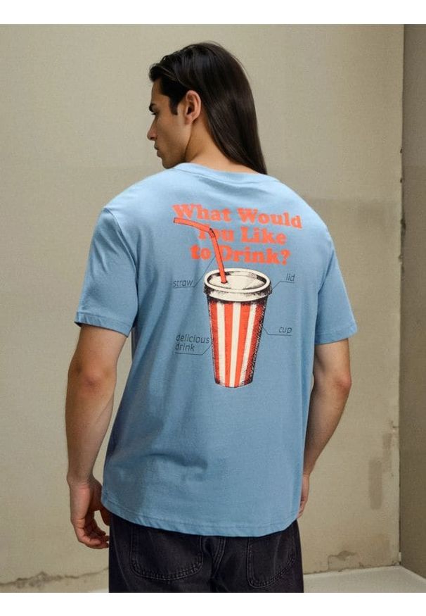 Sinsay - Bawełniana koszulka z nadrukiem na plecach - niebieski. Kolor: niebieski. Materiał: bawełna. Wzór: nadruk