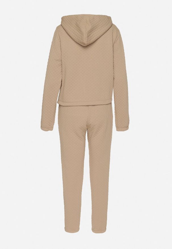 Born2be - Ciemnobeżowy Pikowany Komplet Dresowy z Bawełną Bluza z Kapturem i Spodnie Joggery Evalisseia. Kolor: beżowy. Materiał: dresówka, bawełna