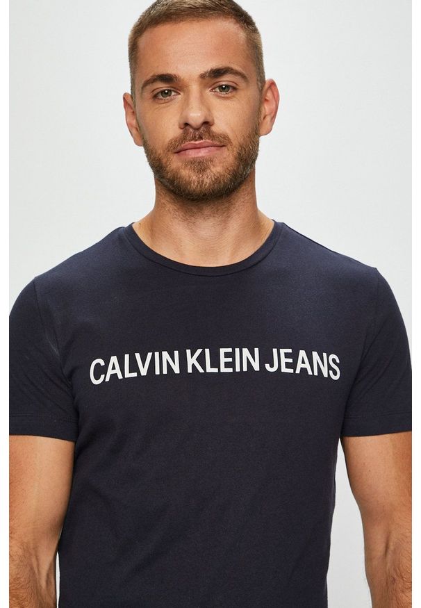 Calvin Klein Jeans - T-shirt. Okazja: na co dzień. Kolor: niebieski. Materiał: dzianina. Styl: casual