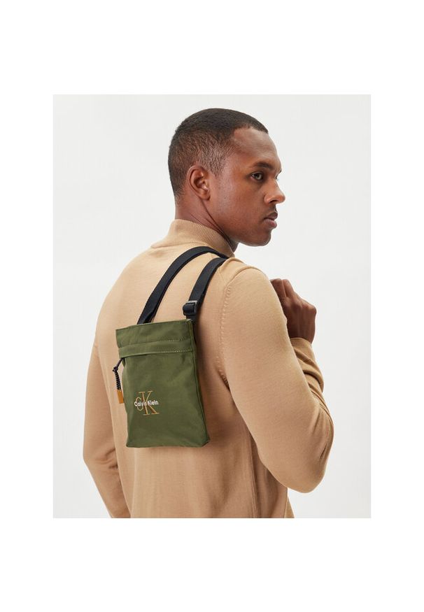 Saszetka Calvin Klein. Kolor: zielony