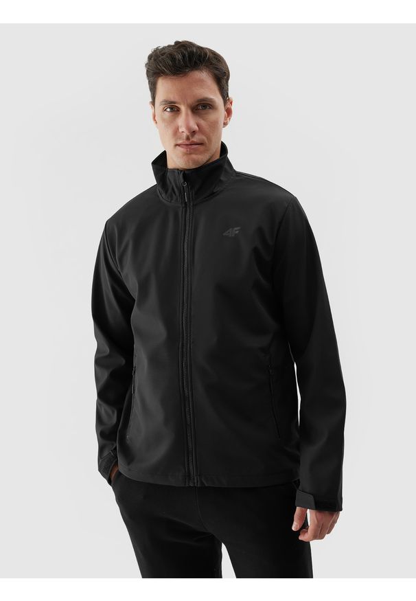 4f - Kurtka softshell wiatroodporna membrana 5000 męska - czarna. Typ kołnierza: kaptur. Kolor: czarny. Materiał: softshell. Technologia: Windstopper. Sezon: jesień, wiosna, zima. Sport: kolarstwo