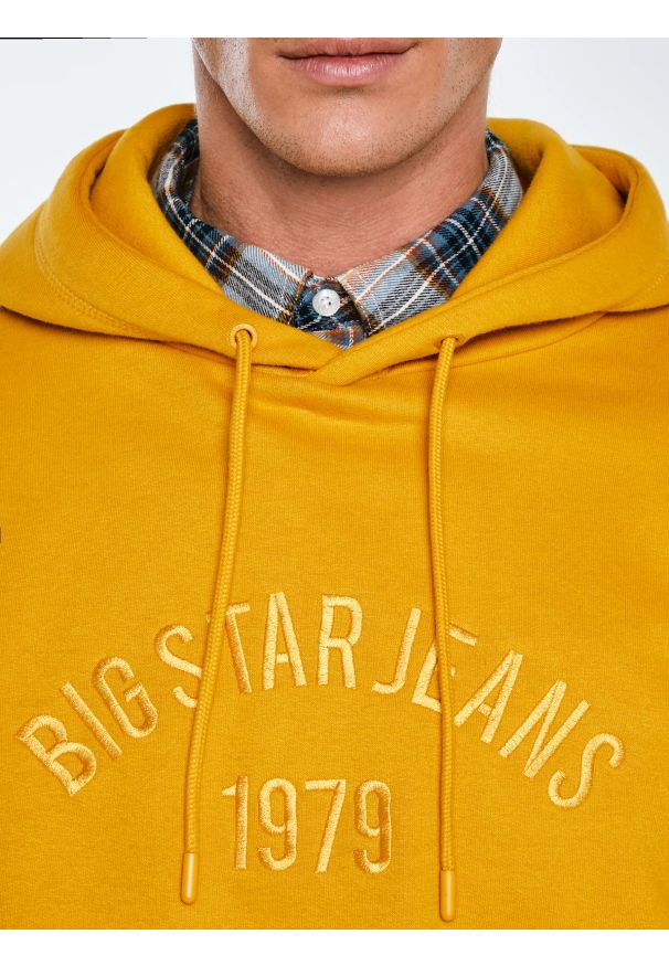Big-Star - Bluza męska z haftem z kapturem żółta Aslan 203. Okazja: na co dzień. Typ kołnierza: kaptur. Kolor: złoty. Materiał: denim, dzianina. Wzór: haft. Styl: casual, klasyczny