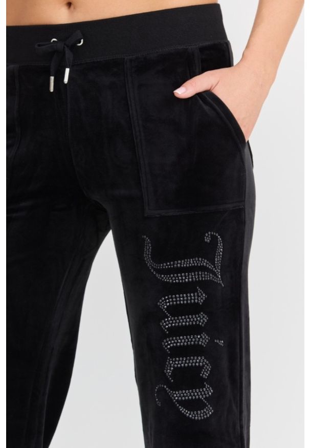 Juicy Couture - JUICY COUTURE Czarne damskie dresowe spodnie Layla Jewelled Low Rise Pant. Kolor: czarny. Materiał: dresówka