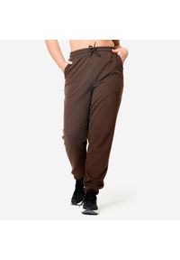 DOMYOS - Spodnie dresowe damskie Domyos Gym & Pilates. Kolor: brązowy. Materiał: poliester, materiał, elastan, bawełna. Wzór: ze splotem. Sport: joga i pilates #1