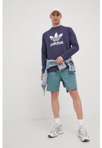 adidas Originals bluza bawełniana Adicolor męska kolor fioletowy z nadrukiem. Okazja: na co dzień. Kolor: fioletowy. Materiał: bawełna. Długość rękawa: raglanowy rękaw. Wzór: nadruk. Styl: casual