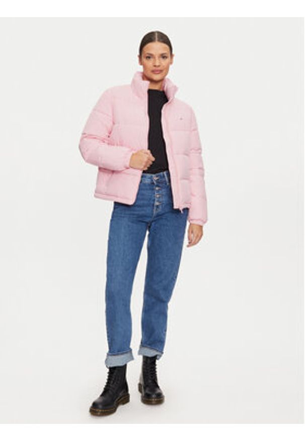 Tommy Jeans Kurtka zimowa Essential DW0DW18827 Różowy Regular Fit. Kolor: różowy. Materiał: syntetyk. Sezon: zima