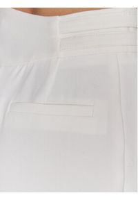 NAF NAF Spodnie materiałowe Efonda XENP57 Écru Regular Fit. Materiał: syntetyk #2