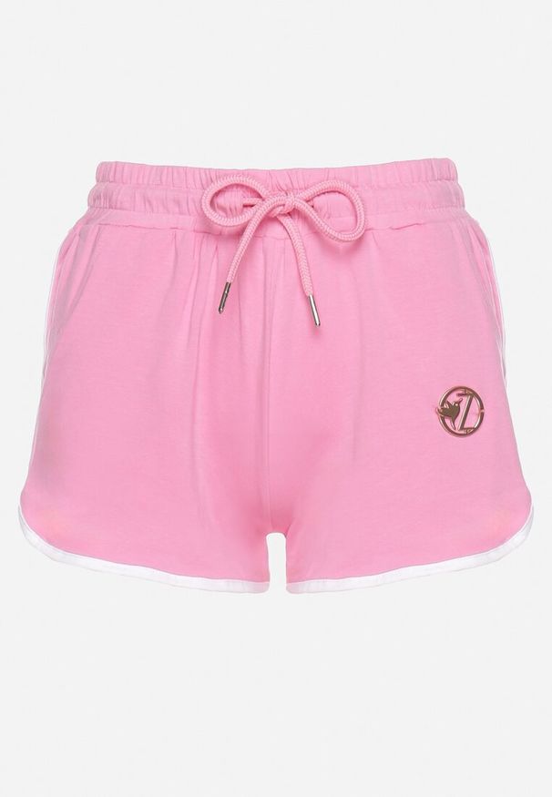 Born2be - Różowe Bawełniane Szorty Wiązane w Pasie z Metaliczną Aplikacją Tharwena. Kolor: różowy. Materiał: bawełna. Wzór: aplikacja