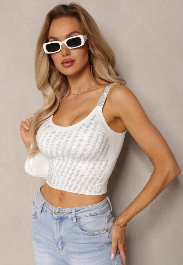 Renee - Biały Top o Dopasowanym Fasonie z Błyszczącymi Cyrkoniami Ithista. Kolor: biały. Długość rękawa: na ramiączkach