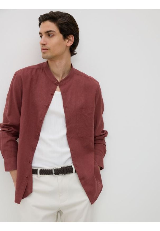 Reserved - Koszula regular fit z lnem - karminowy. Kolor: czerwony. Materiał: len