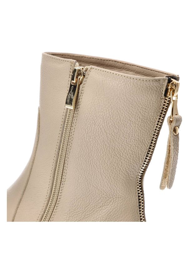 Beżowe Botki Lemar Skórzane Ocieplane Buty Damskie. Kolor: beżowy. Materiał: skóra. Szerokość cholewki: normalna. Wzór: aplikacja. Sezon: jesień, wiosna. Styl: elegancki