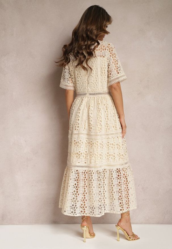 Renee - Beżowa Rozkloszowana Sukienka Maxi Ażurowa z Falbanką Ranilette. Kolor: beżowy. Wzór: ażurowy. Sezon: lato. Styl: elegancki. Długość: maxi