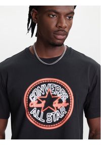 Converse T-Shirt Neon Sign All Star Patch 10027722-A01 Czarny Regular Fit. Kolor: czarny. Materiał: bawełna #5