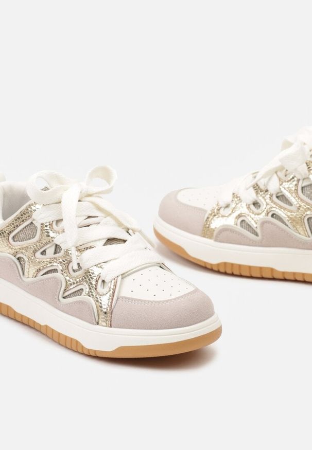 Renee - Złote Sneakersy z Metalicznym Błyskiem i Podwójnym Sznurowaniem Piniara. Kolor: beżowy. Obcas: na obcasie. Wysokość obcasa: niski