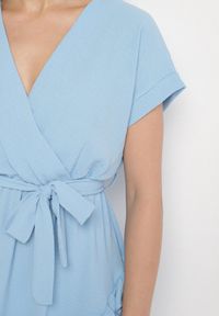 Born2be - Jasnoniebieska Rozkloszowana Sukienka Ozdobiona Falbanami i Paskiem Zivene. Okazja: na imprezę. Kolor: niebieski. Wzór: aplikacja. Sezon: wiosna, lato. Styl: elegancki #4