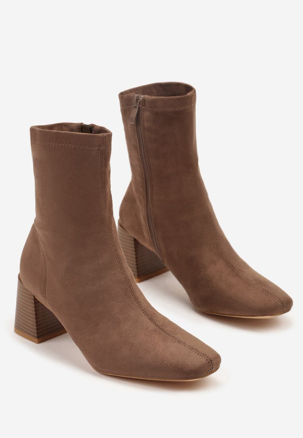 Born2be - Ciemnobeżowe Botki Vices na Stożkowym Obcasie z Kwadratowym Noskiem Aziste. Okazja: na co dzień, do pracy, na spotkanie biznesowe. Kolor: beżowy. Materiał: jeans. Obcas: na obcasie. Styl: biznesowy, casual. Wysokość obcasa: średni